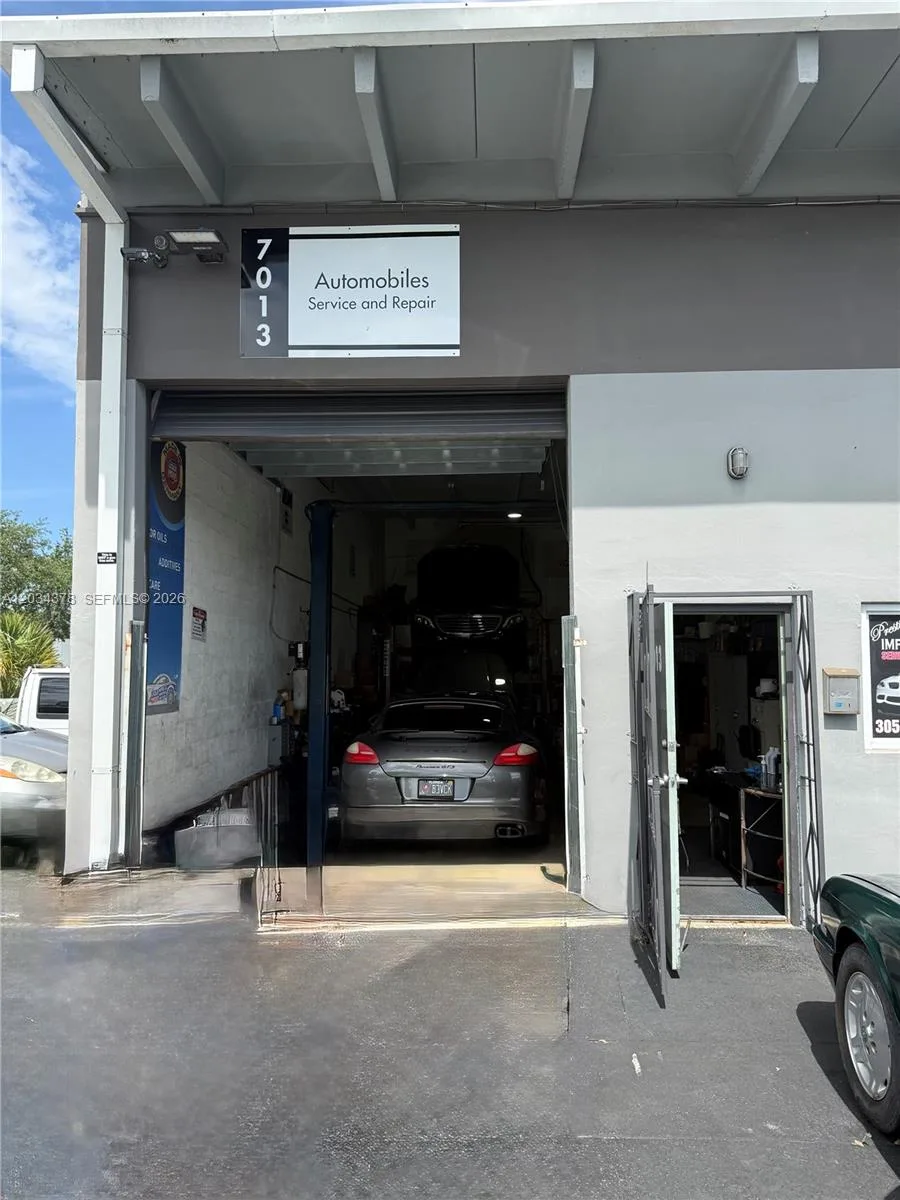 7013 SW 46 ST, Miami, FL 33155