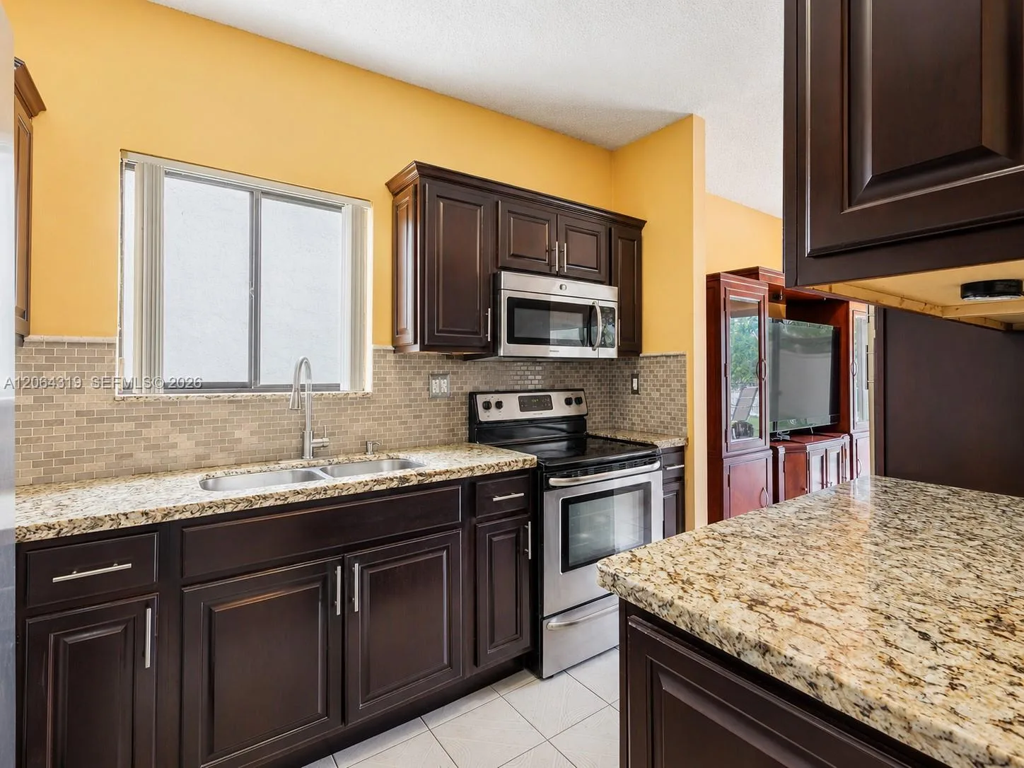 18772 NW 80th Ct, Hialeah, FL 33015 photo 9
