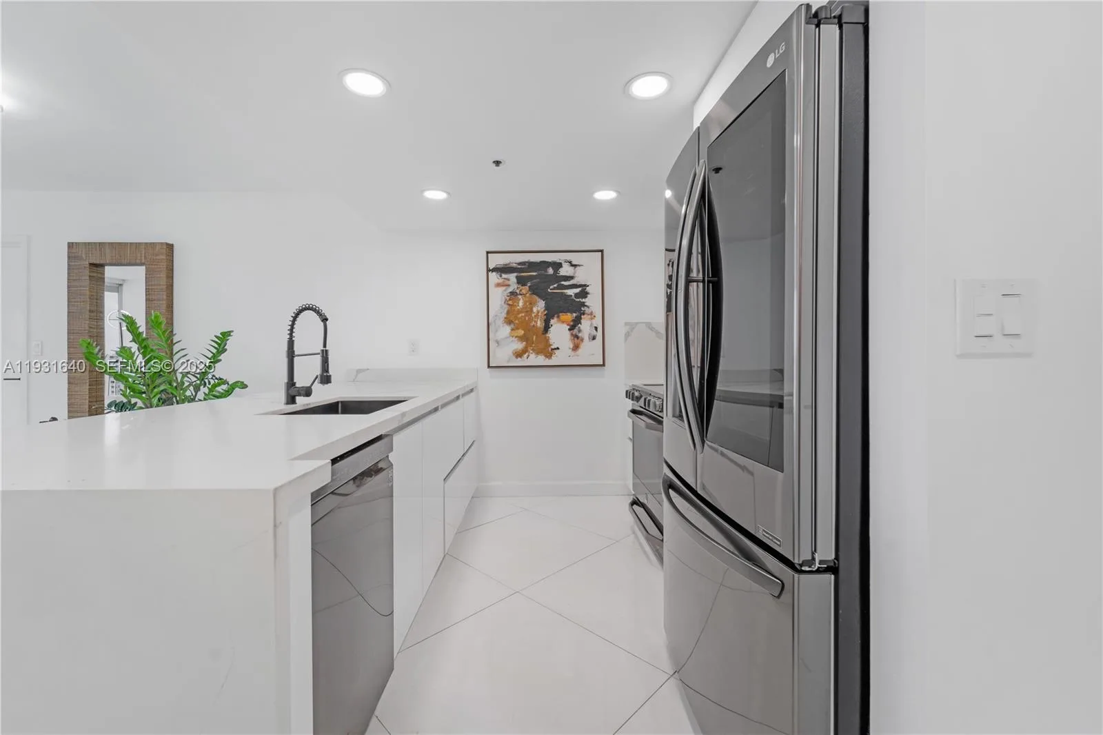 7601 E Treasure Dr # 819, North Bay Village, FL 33141 photo 3