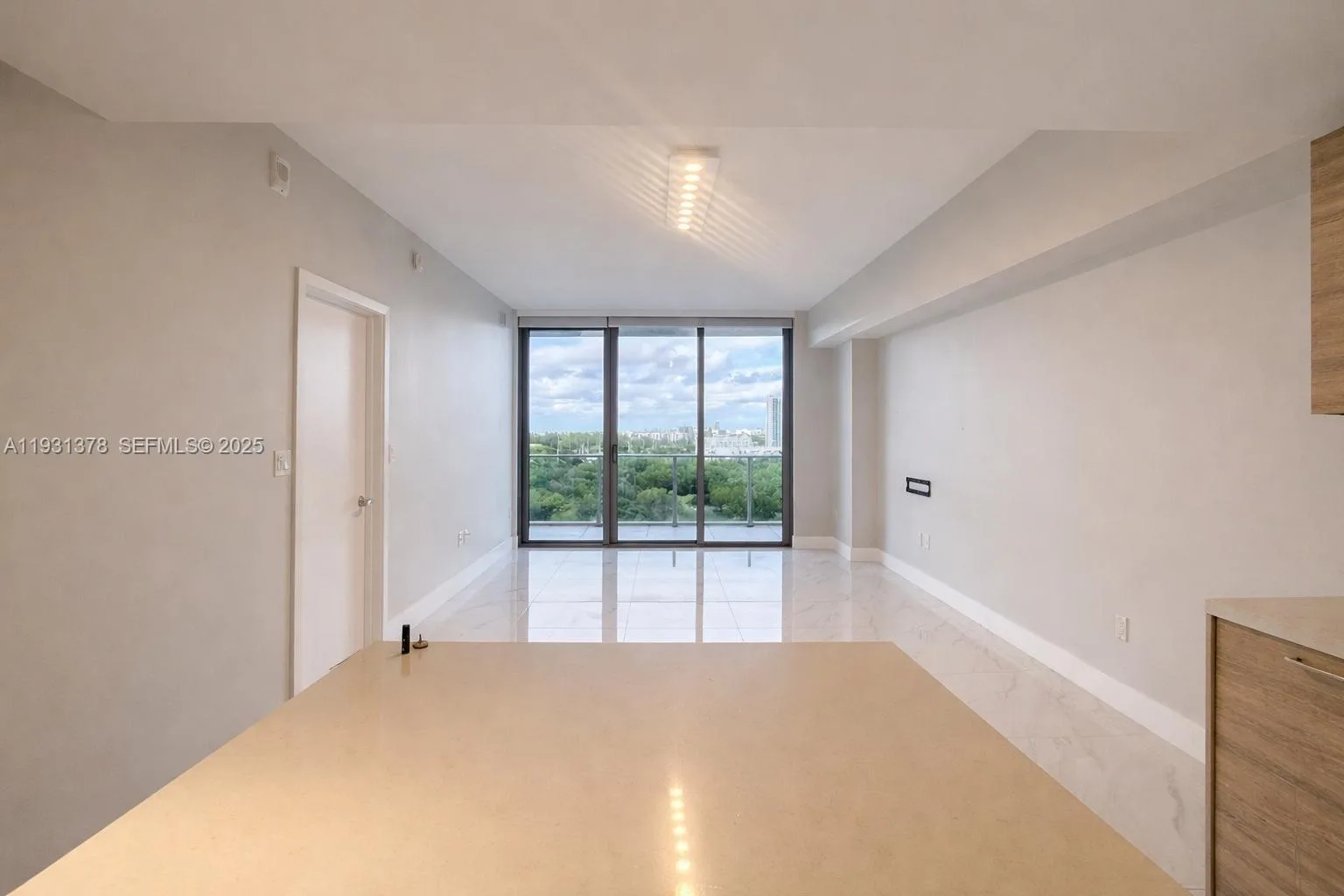 16385 Biscayne Blvd # 1102, North Miami Beach, FL 33160 photo 3
