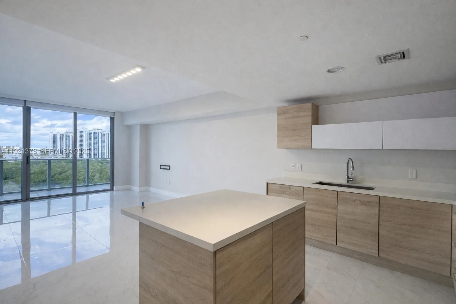 16385 Biscayne Blvd # 1102, North Miami Beach, FL 33160 photo 5
