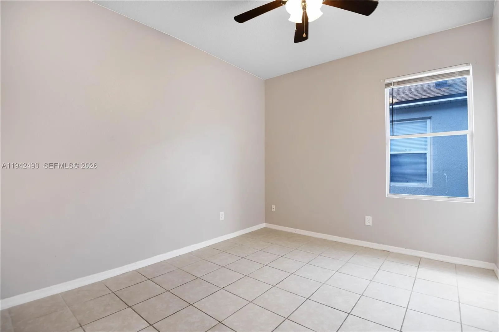 915 Knollwood Dr, Davenport, FL 33897 photo 5