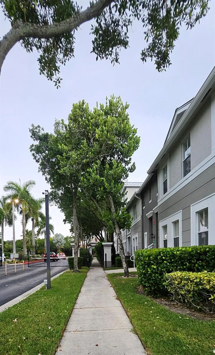 1110 E Shoma Drive E # 423, Royal Palm Beach, FL 33414 photo 4