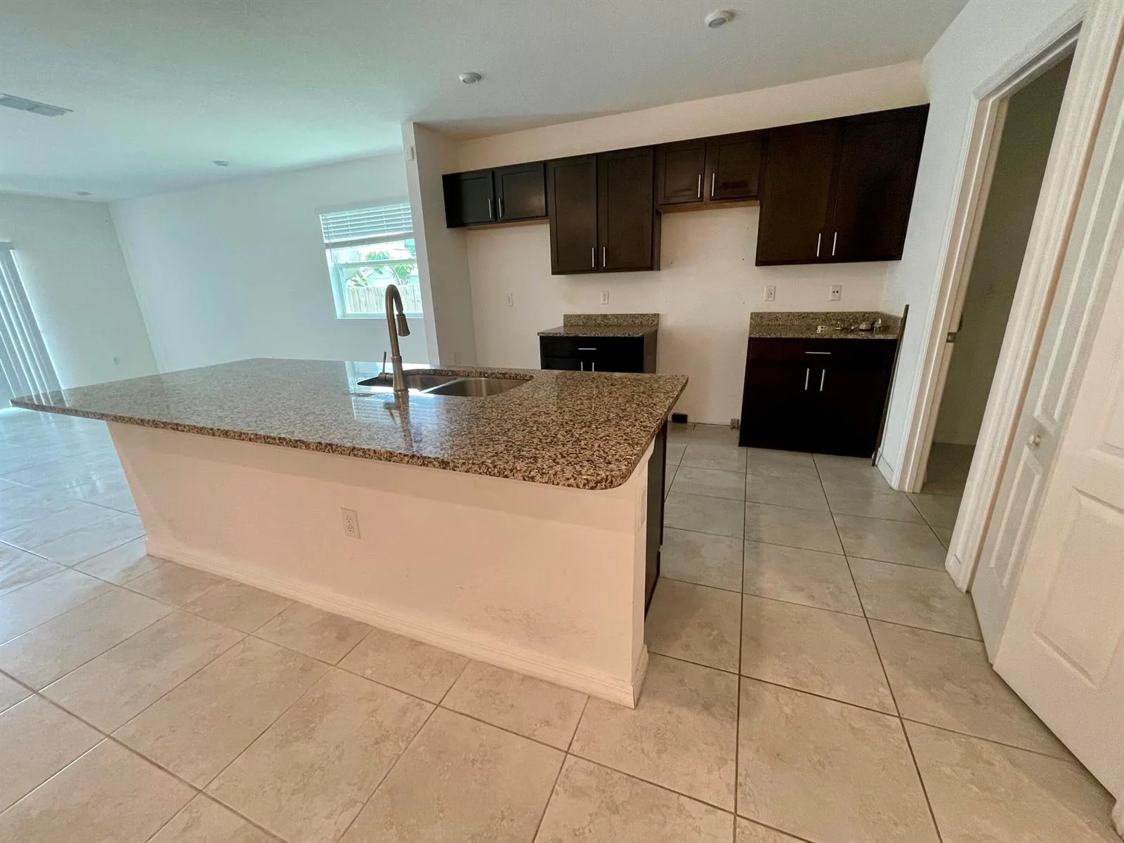 582 SW Sea Holly Terrace, Port St. Lucie, FL 34984 photo 4