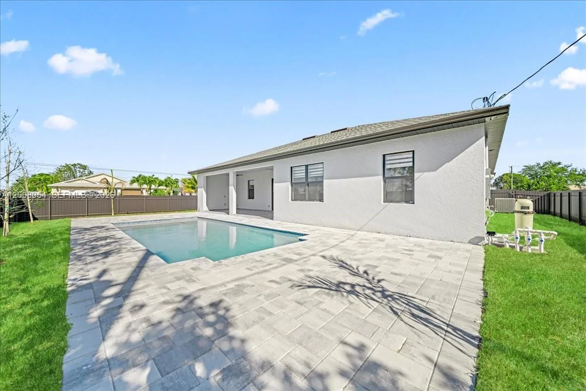 122 NE 11th Ter, Cape Coral, FL 33909 photo 4