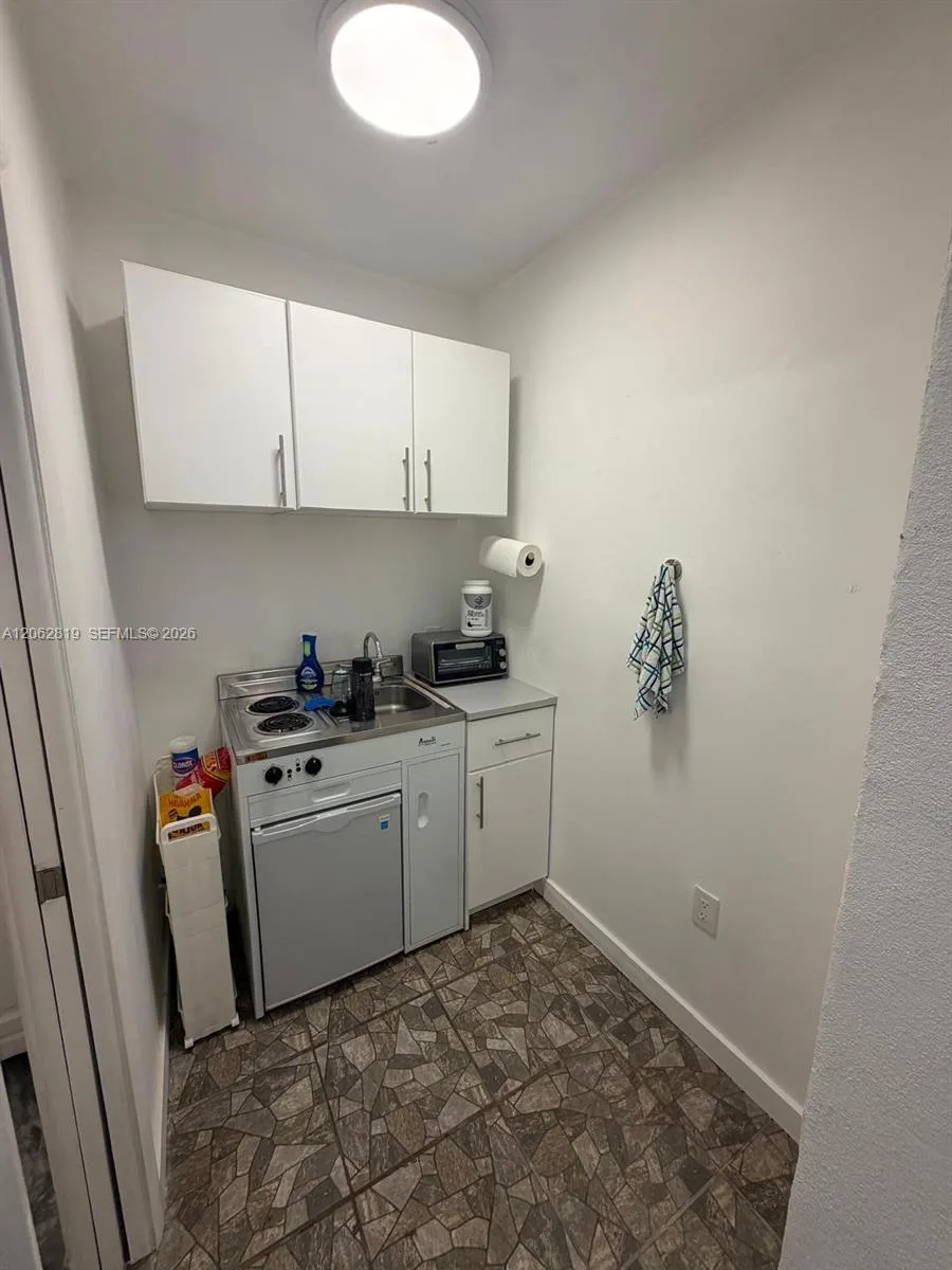 201 NE 169th St # 1, North Miami Beach, FL 33162 photo 4