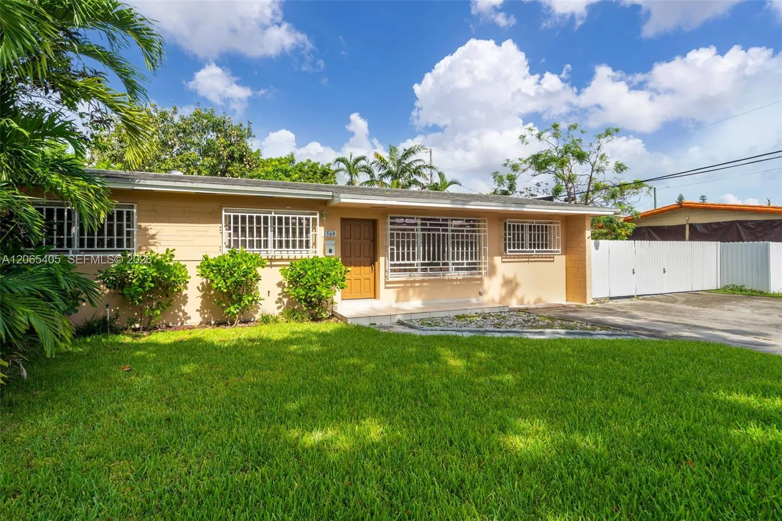 5560 W 6th Ave, Hialeah, FL 33012