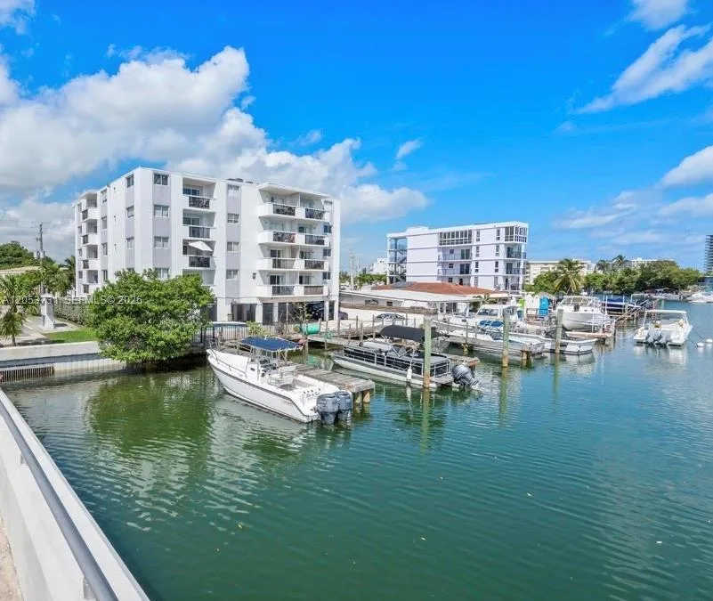 8101 Crespi Blvd # 404, Miami Beach, FL 33141