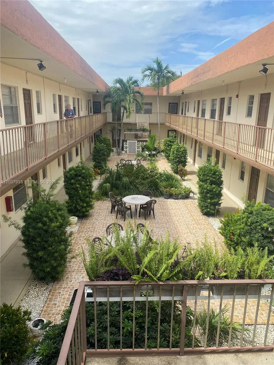 415 NE 2nd St # 222, Hallandale Beach, FL 33009