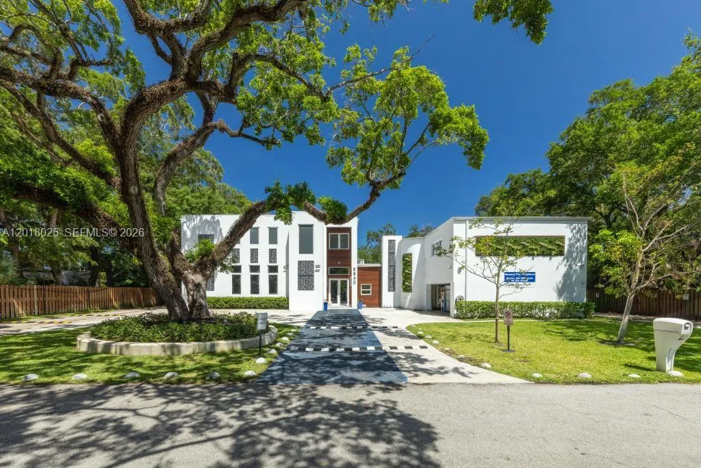 5940 SW 37th Ave, Dania Beach, FL 33312
