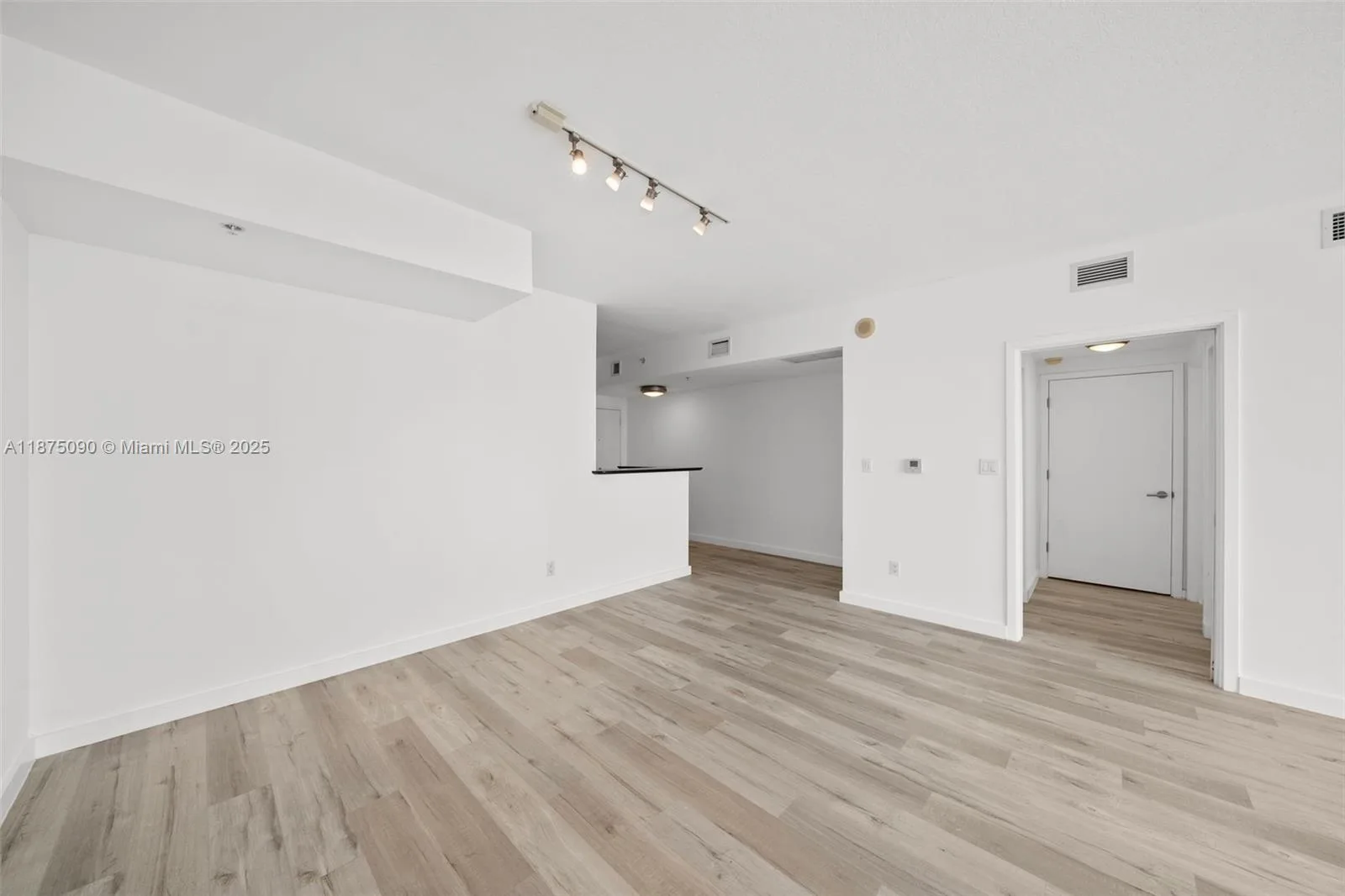 325 S Biscayne Blvd # 3819, Miami, FL 33131 photo 11