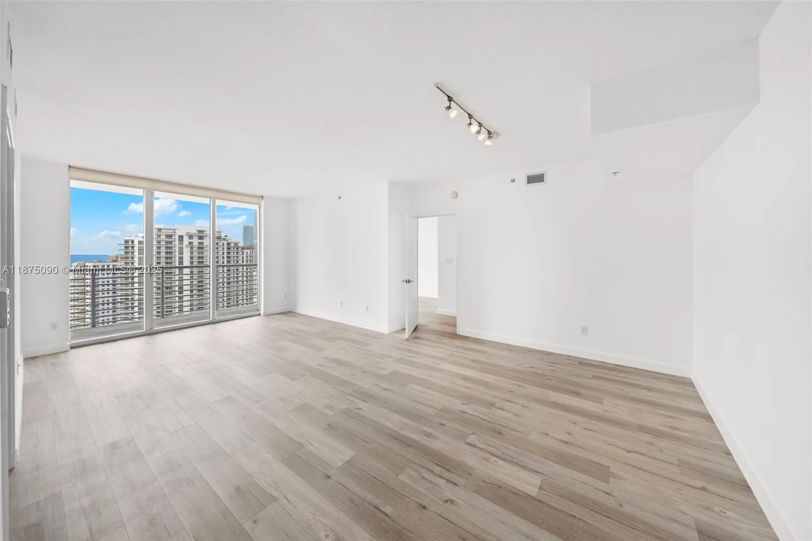 325 S Biscayne Blvd # 3819, Miami, FL 33131 photo 4