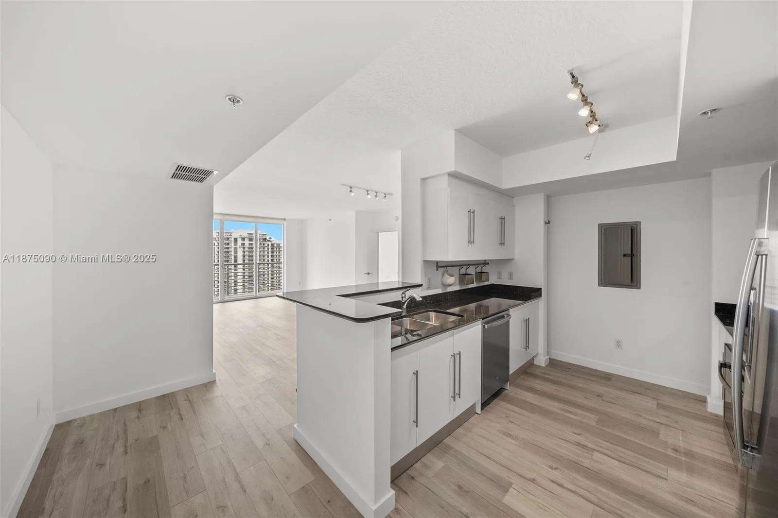 325 S Biscayne Blvd # 3819, Miami, FL 33131 photo 6