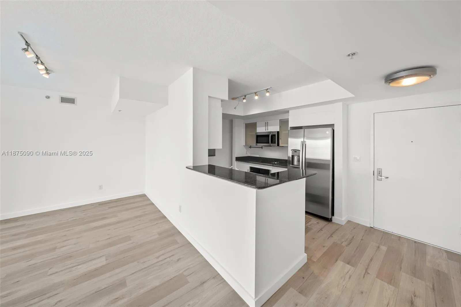 325 S Biscayne Blvd # 3819, Miami, FL 33131 photo 9