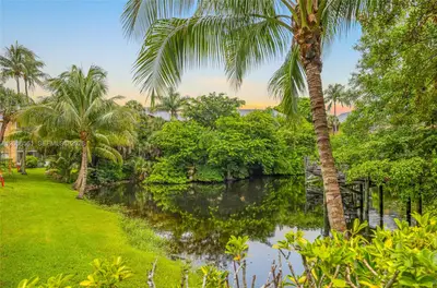 WINDWARD LAKES CONDO