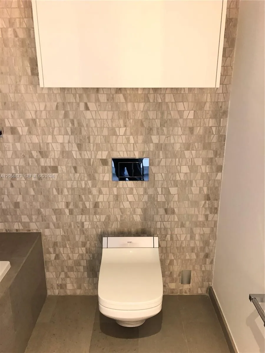 88 SW 7th St # 2603, Miami, FL 33130 photo 9