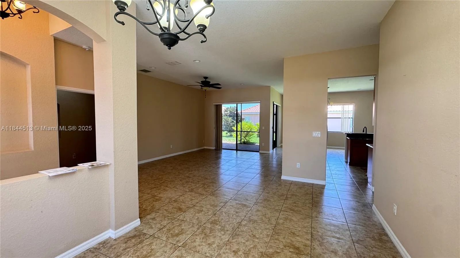406 Cinnamom Dr, Kissimmee, FL 34759 photo 3