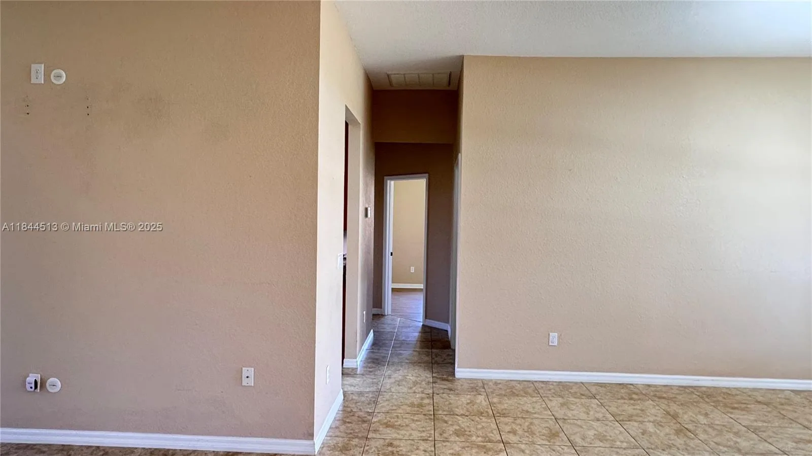 406 Cinnamom Dr, Kissimmee, FL 34759 photo 4