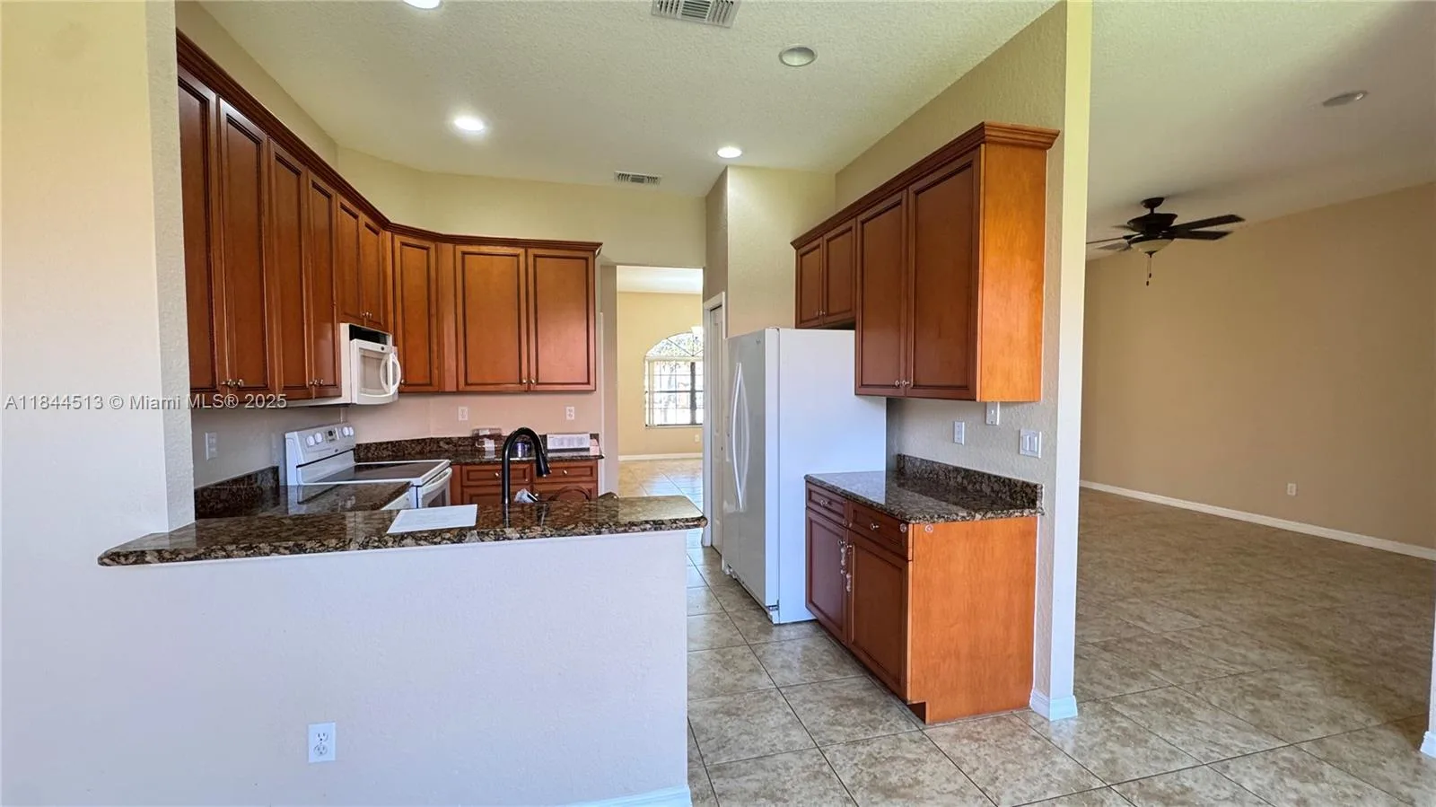 406 Cinnamom Dr, Kissimmee, FL 34759 photo 5