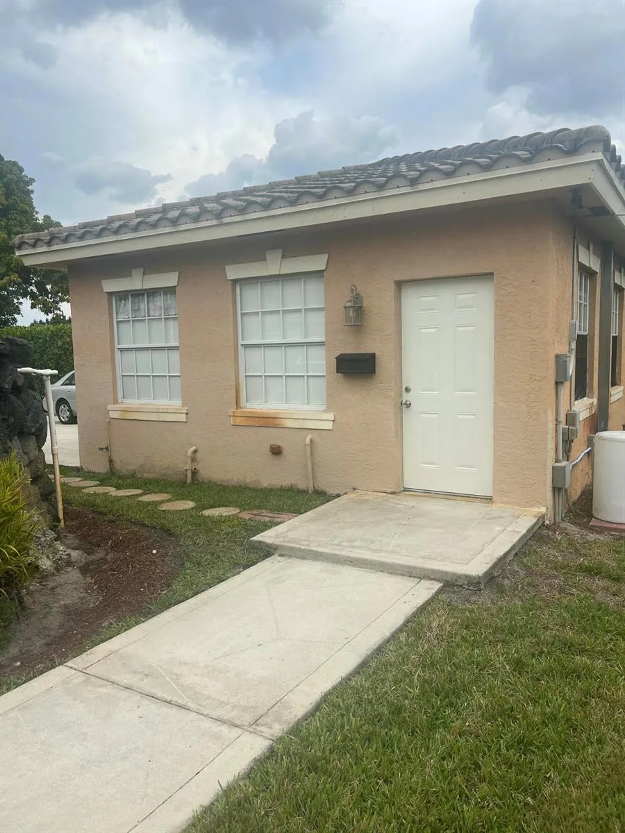 1462 40TH Street # Back, West Palm Beach, FL 33407
