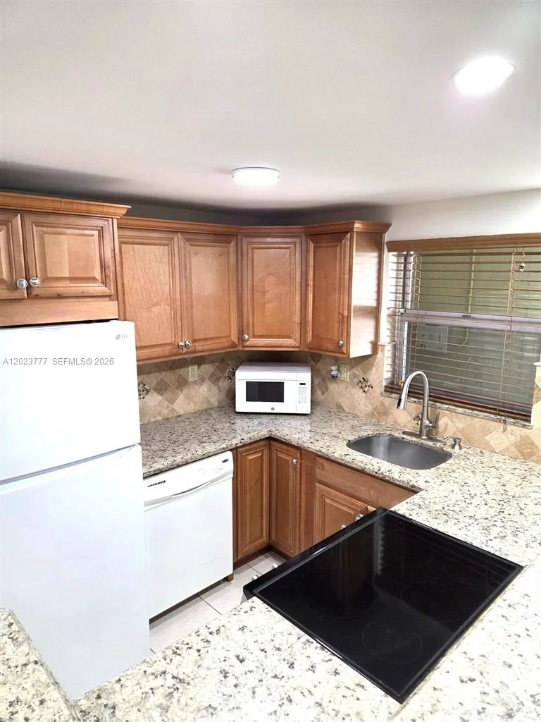 2400 NE 10th St # 104, Pompano Beach, FL 33062 photo 7