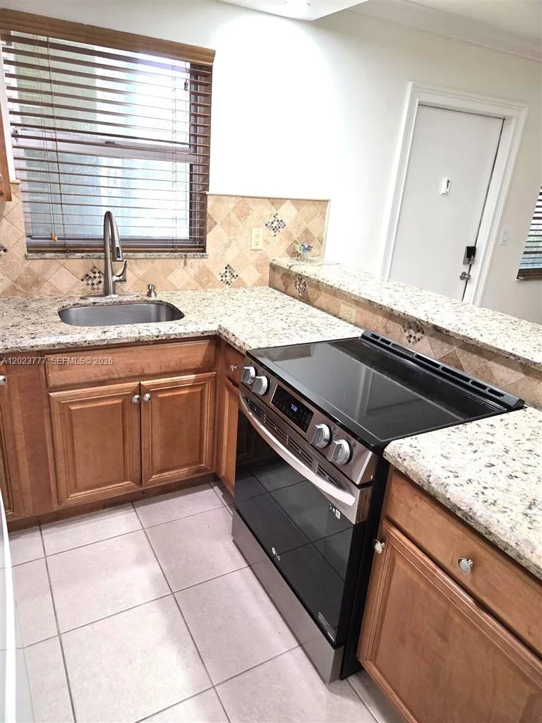 2400 NE 10th St # 104, Pompano Beach, FL 33062 photo 8