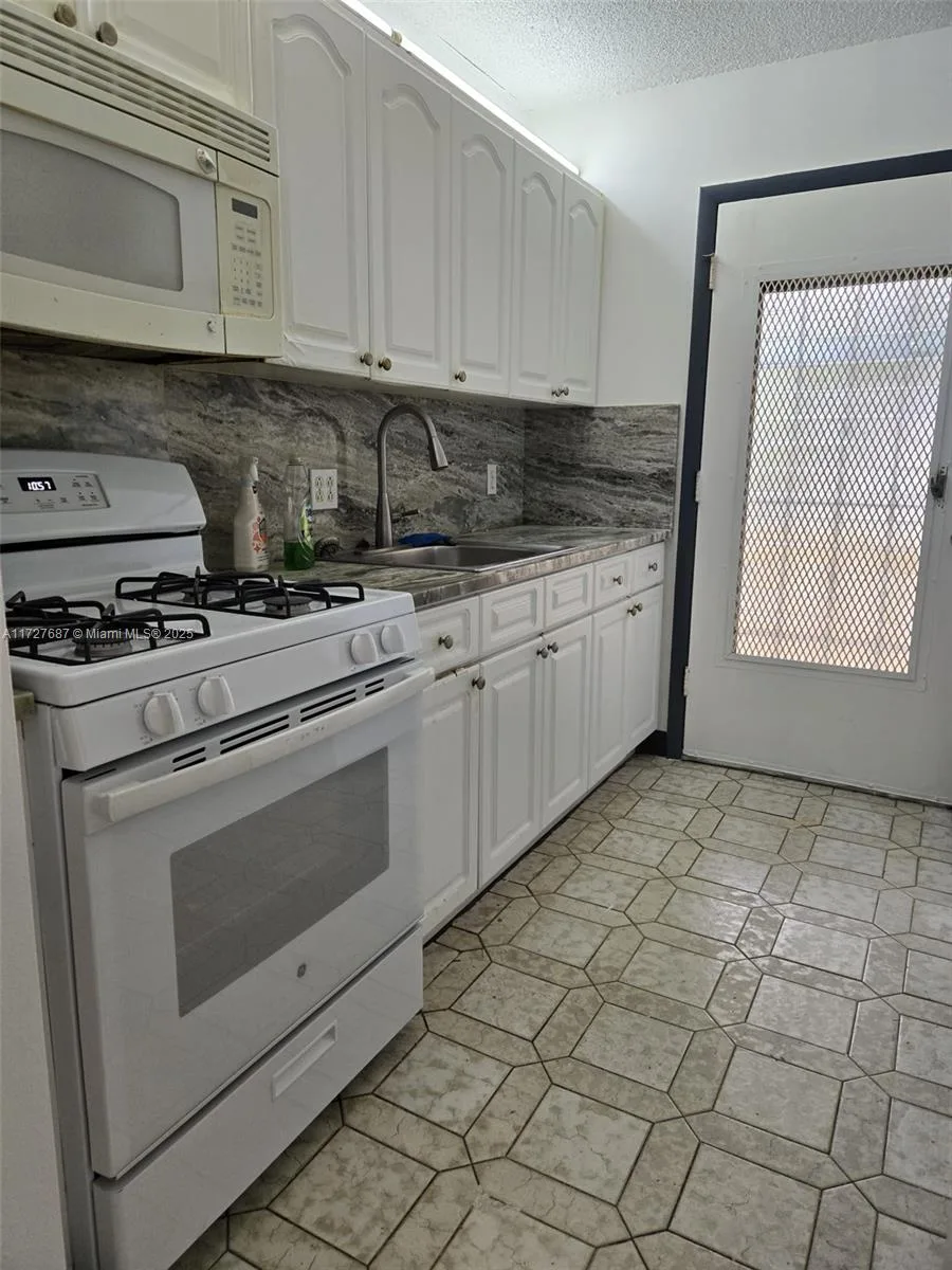 160 NE 203rd Ter # 18, Miami Gardens, FL 33179 photo 2
