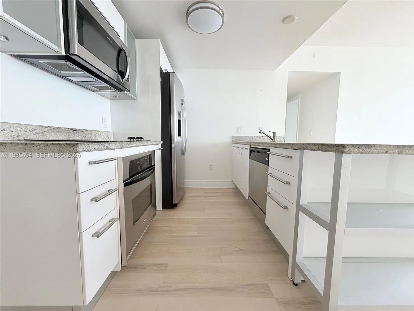 185 SW 7th St # 3304, Miami, FL 33130 photo 3