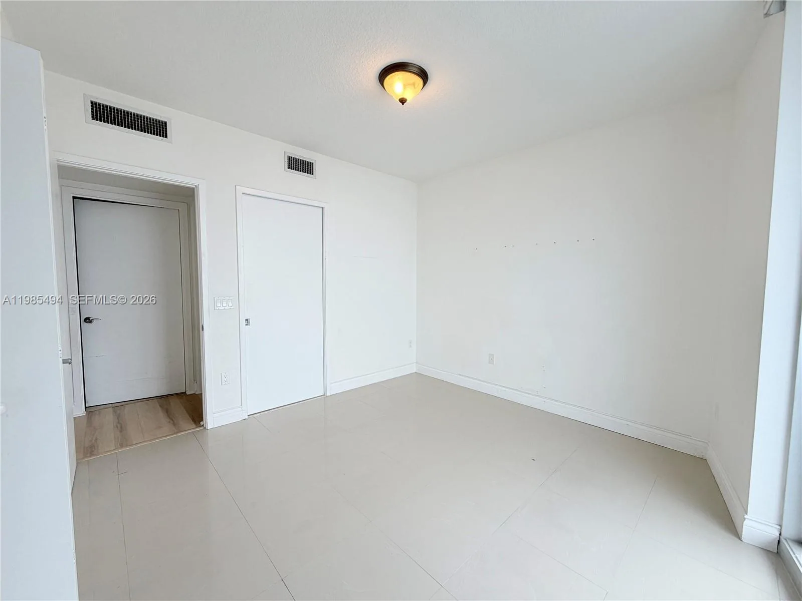 185 SW 7th St # 3304, Miami, FL 33130 photo 5