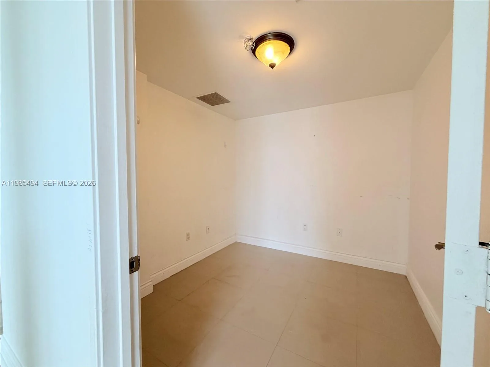 185 SW 7th St # 3304, Miami, FL 33130 photo 8