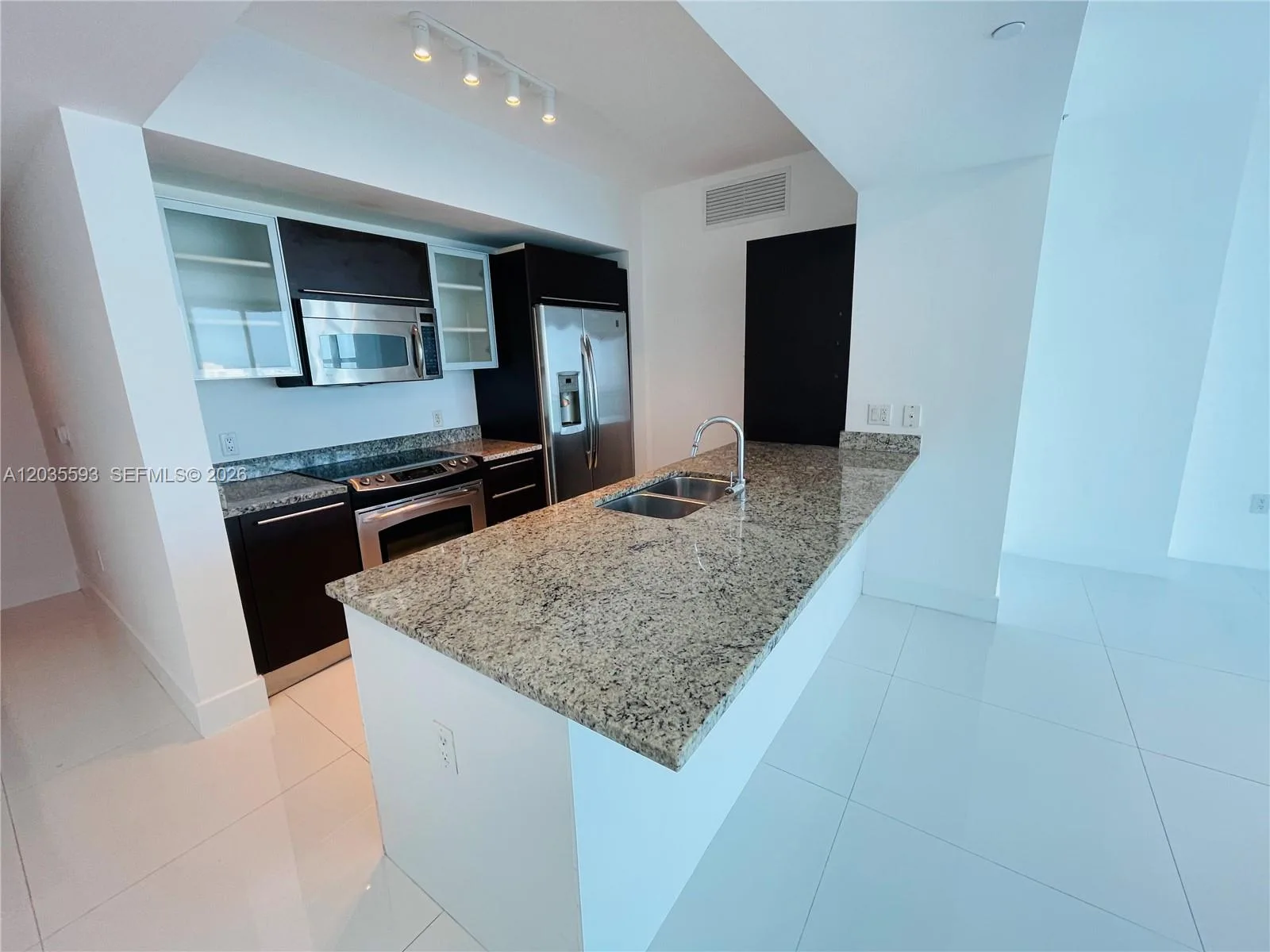 950 Brickell Bay Dr # 3210, Miami, FL 33131