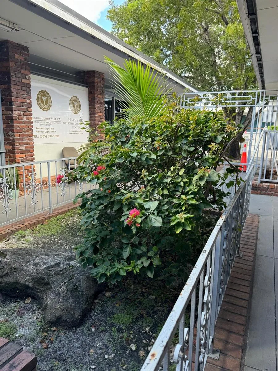 600 E 25th St # E, Hialeah, FL 33013