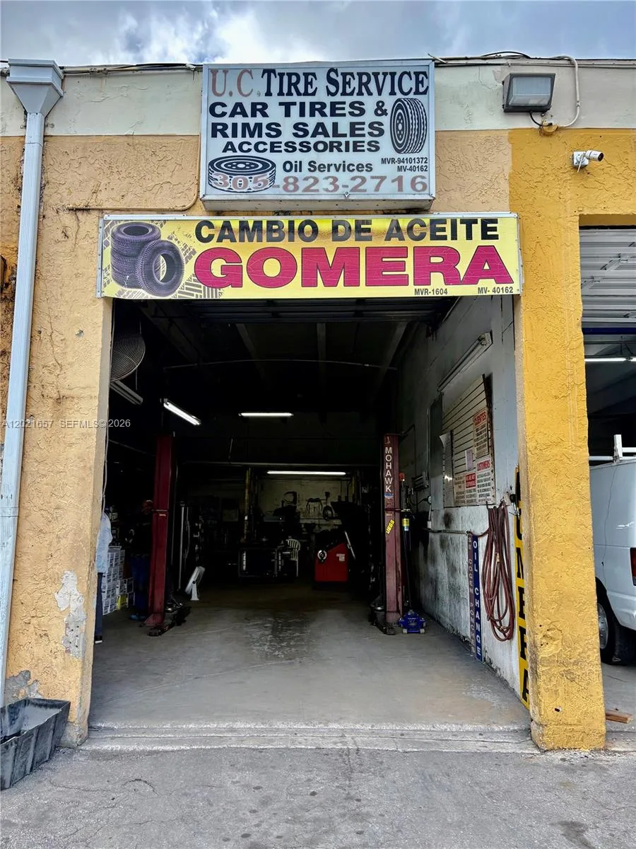 11750 NW 87th Pl, Hialeah Gardens, FL 33018