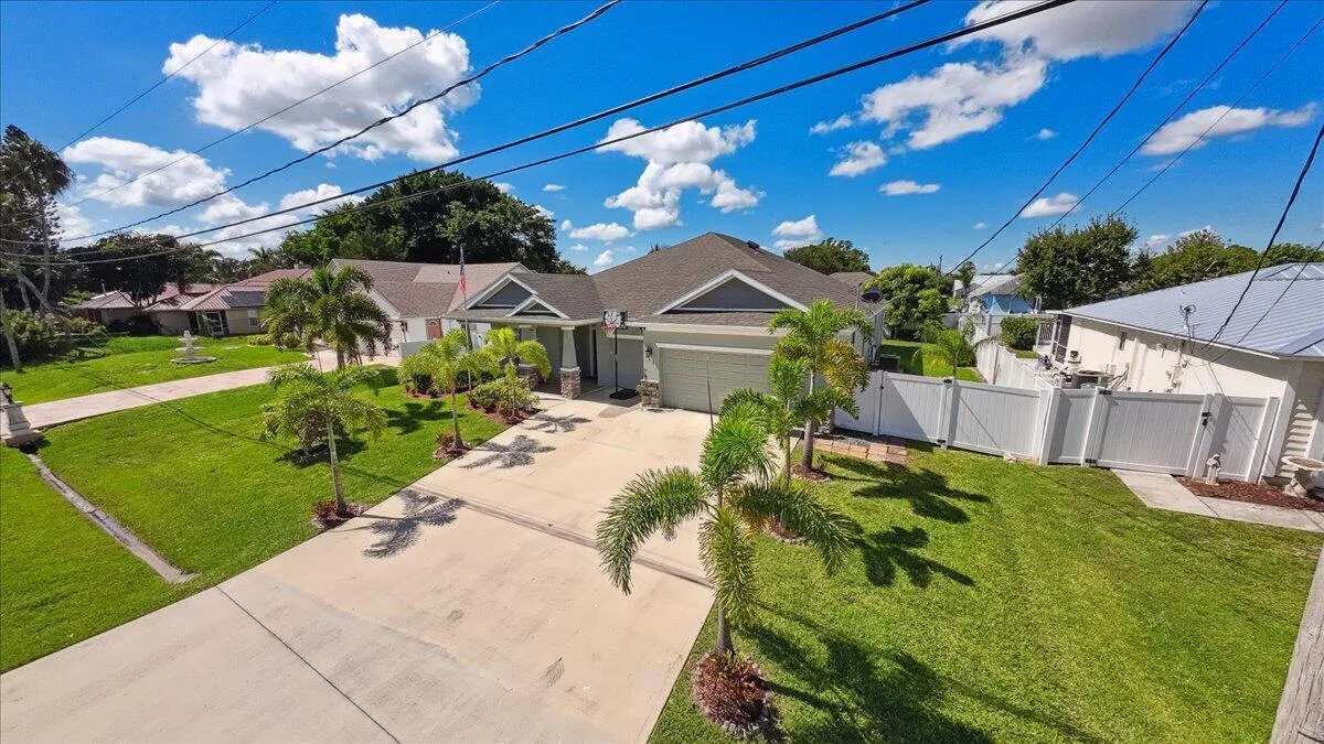 343 SE FISK Road, Port St. Lucie, FL 34984 photo 2