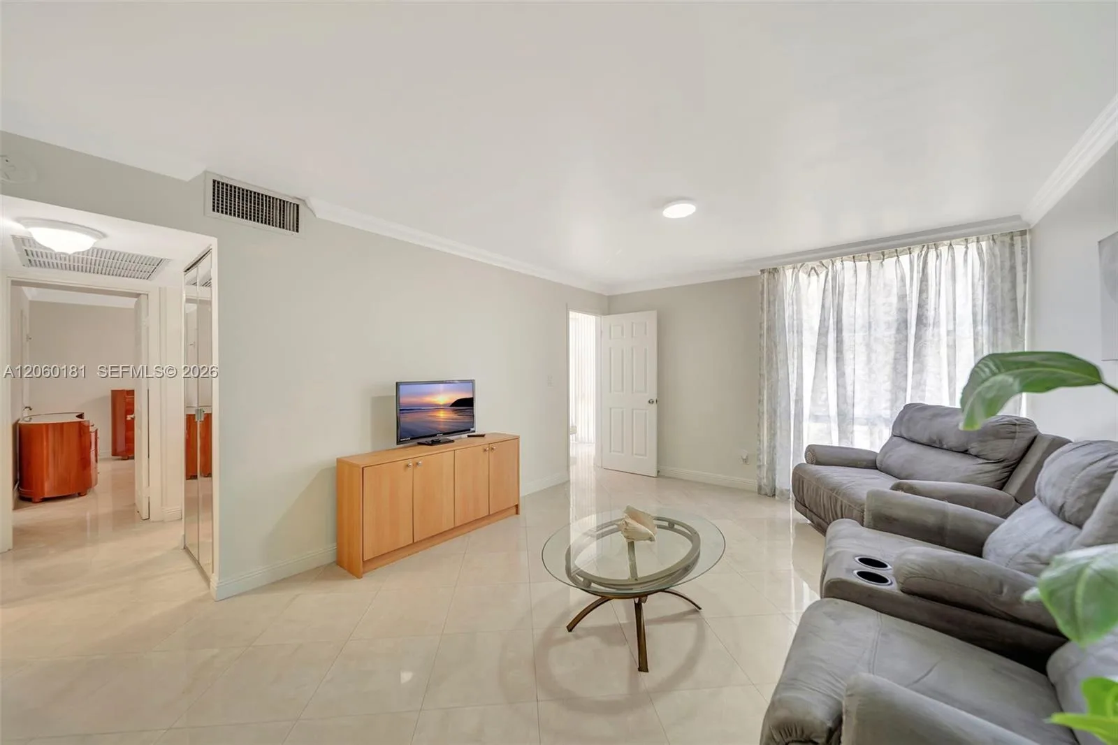 200 172nd St # 220, Sunny Isles Beach, FL 33160 photo 3