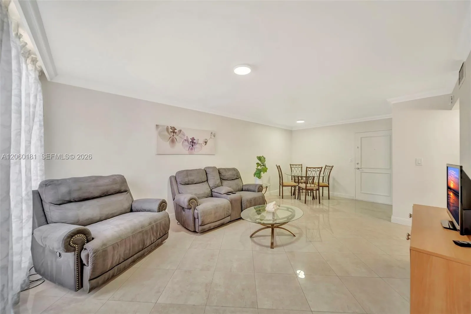 200 172nd St # 220, Sunny Isles Beach, FL 33160 photo 4