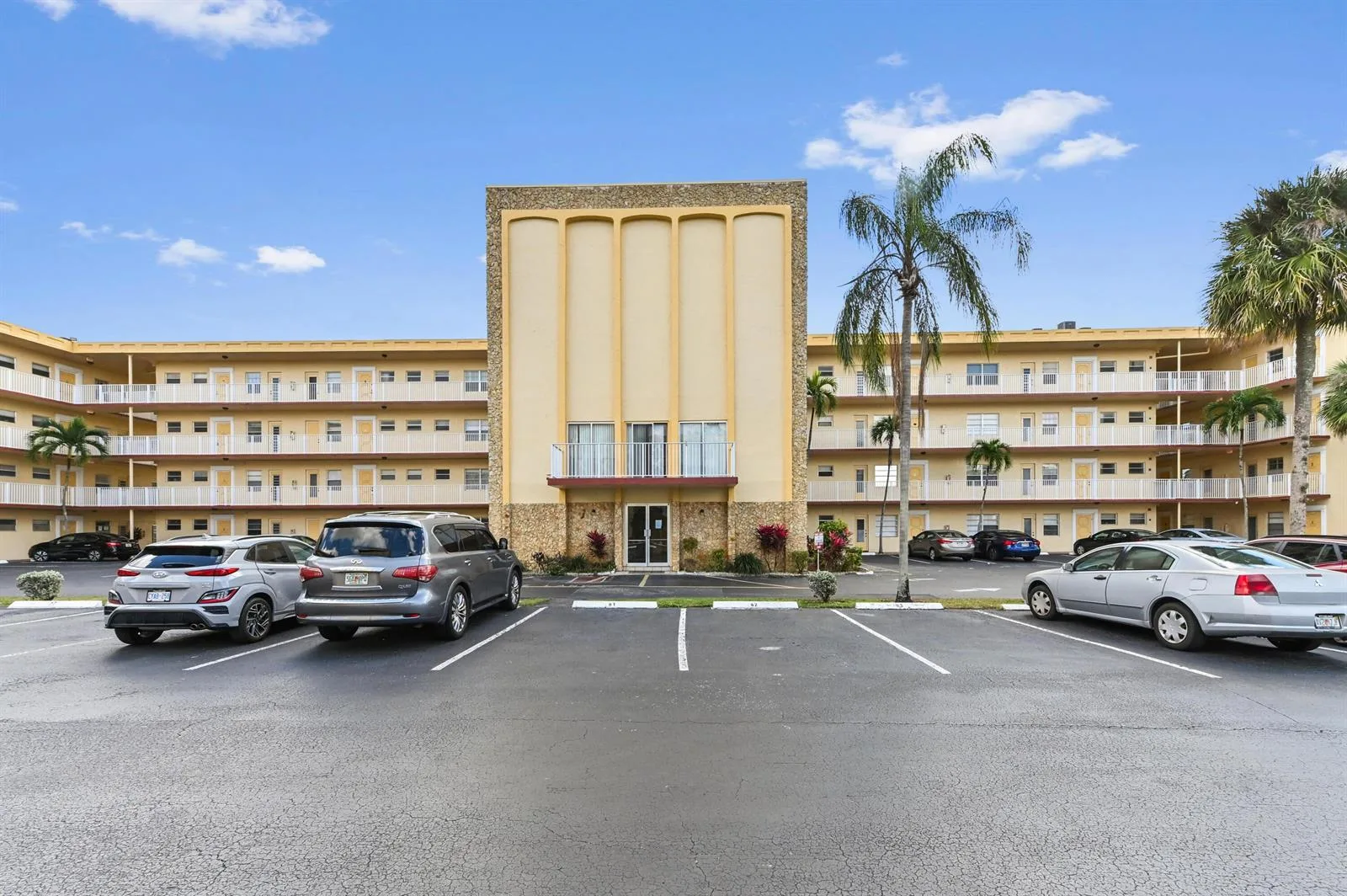 3940 NW 42nd Avenue # 116, Lauderdale Lakes, FL 33319