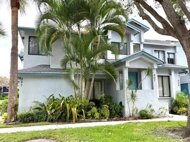 907 Harbour Pointe Way, FL 33413