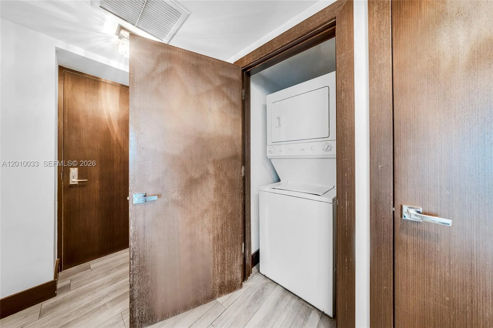 500 Brickell Ave # 3707, Miami, FL 33131 photo 11