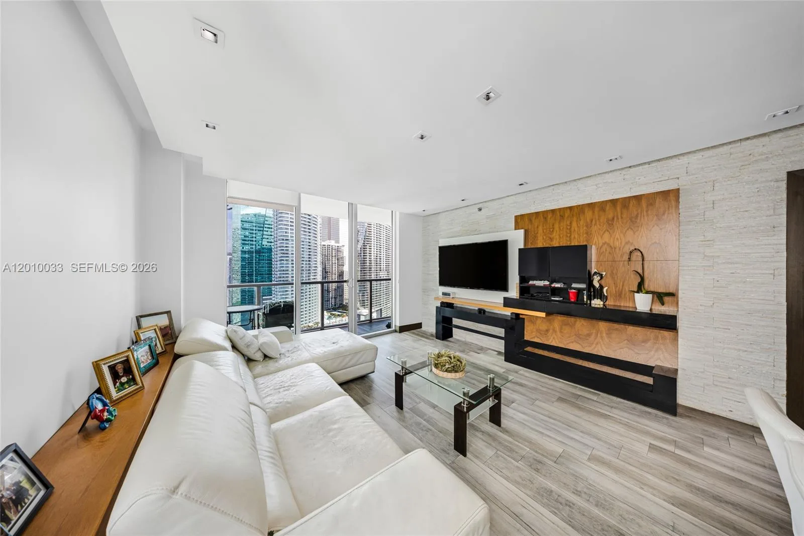 500 Brickell Ave # 3707, Miami, FL 33131 photo 7
