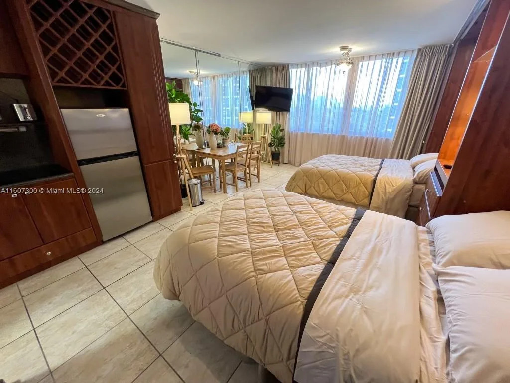 19201 Collins Ave # 428, Sunny Isles Beach, FL 33160 photo 3