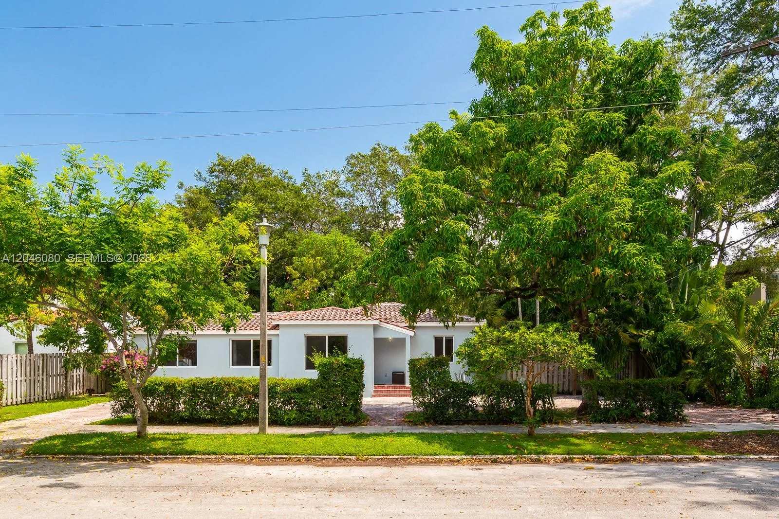 2215 Tequesta Ln, Miami, FL 33133