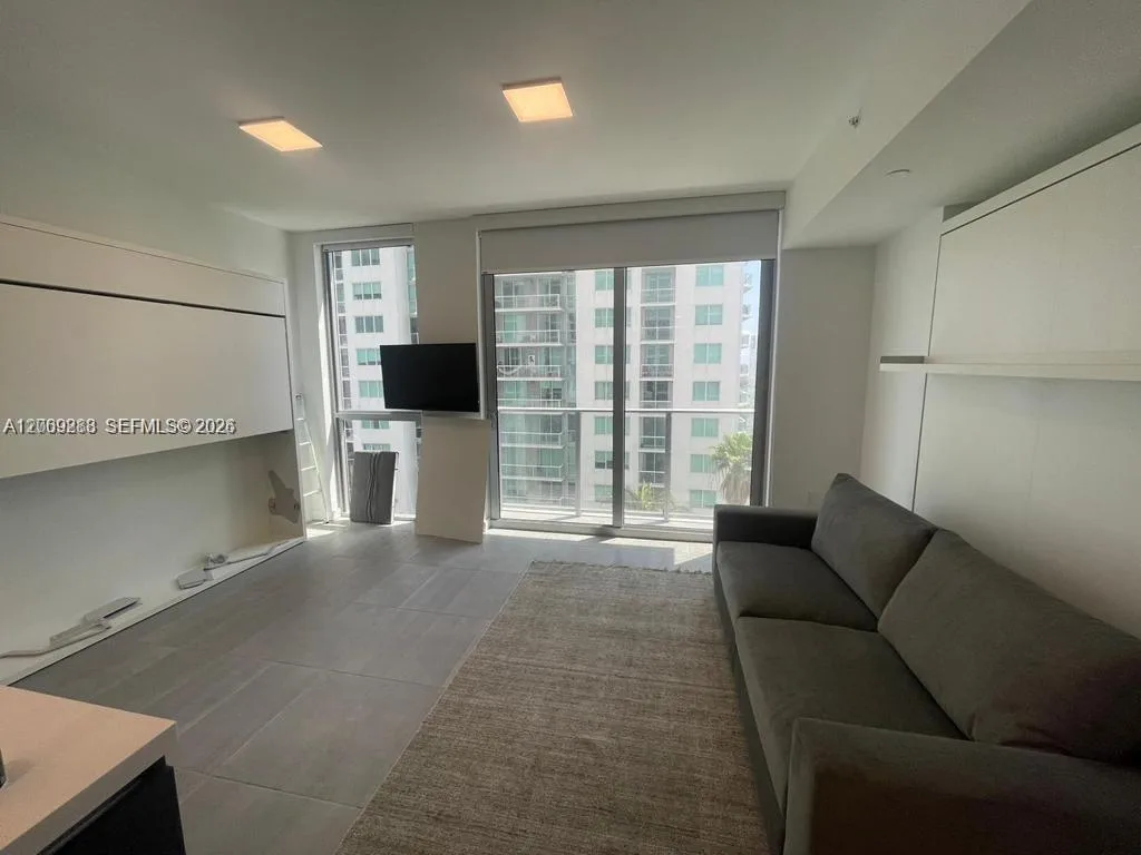 227 NE 2nd St # 1613, Miami, FL 33132 photo 10