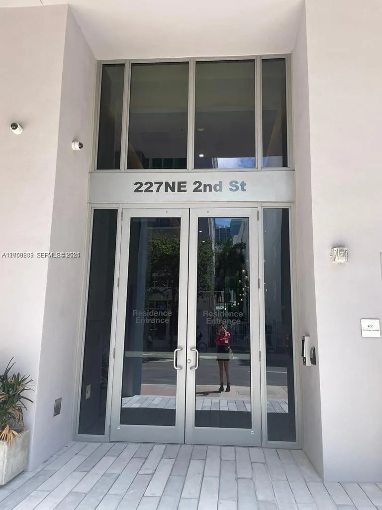 227 NE 2nd St # 1613, Miami, FL 33132 photo 11