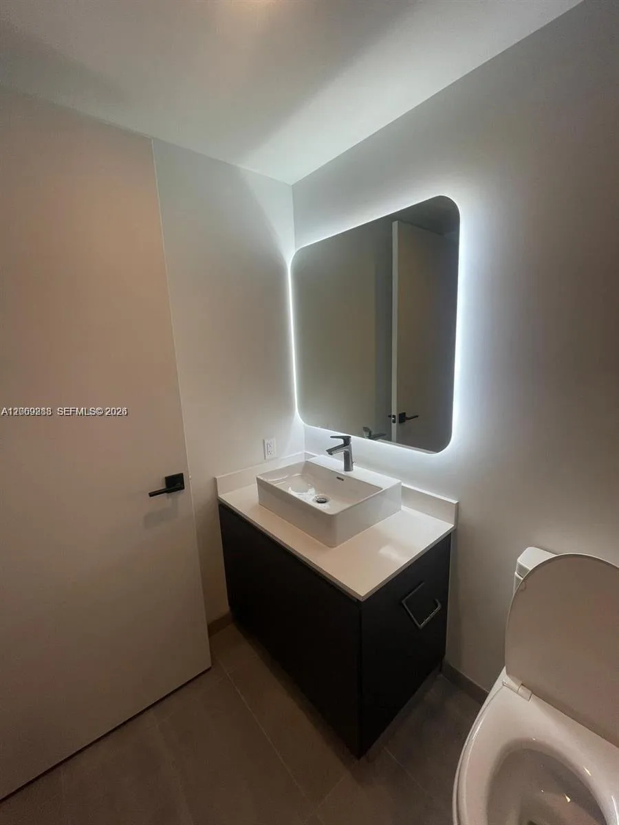 227 NE 2nd St # 1613, Miami, FL 33132 photo 3