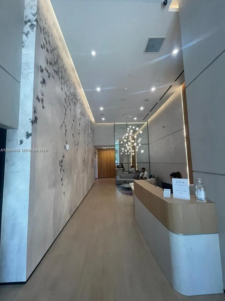 227 NE 2nd St # 1613, Miami, FL 33132 photo 5
