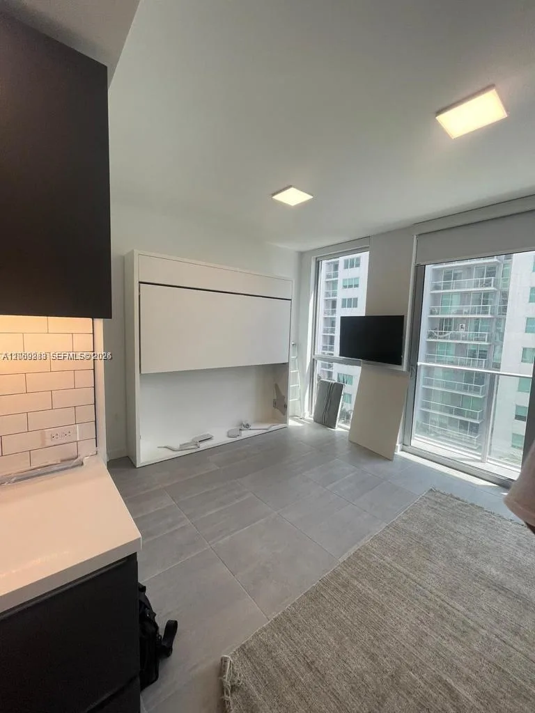 227 NE 2nd St # 1613, Miami, FL 33132 photo 6