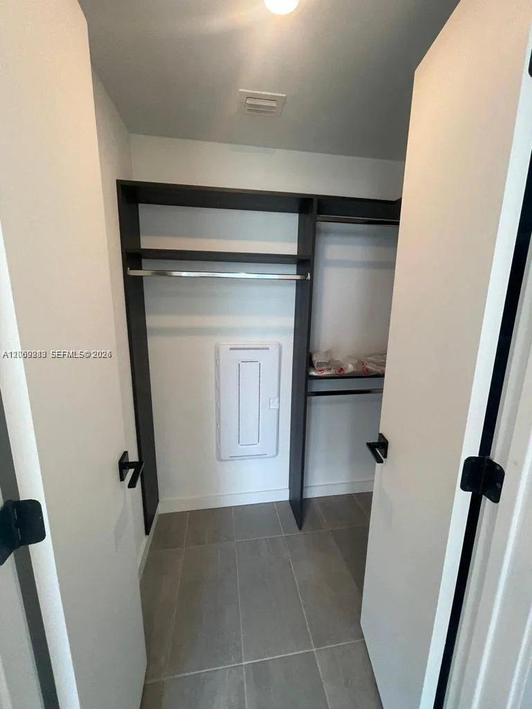 227 NE 2nd St # 1613, Miami, FL 33132 photo 9