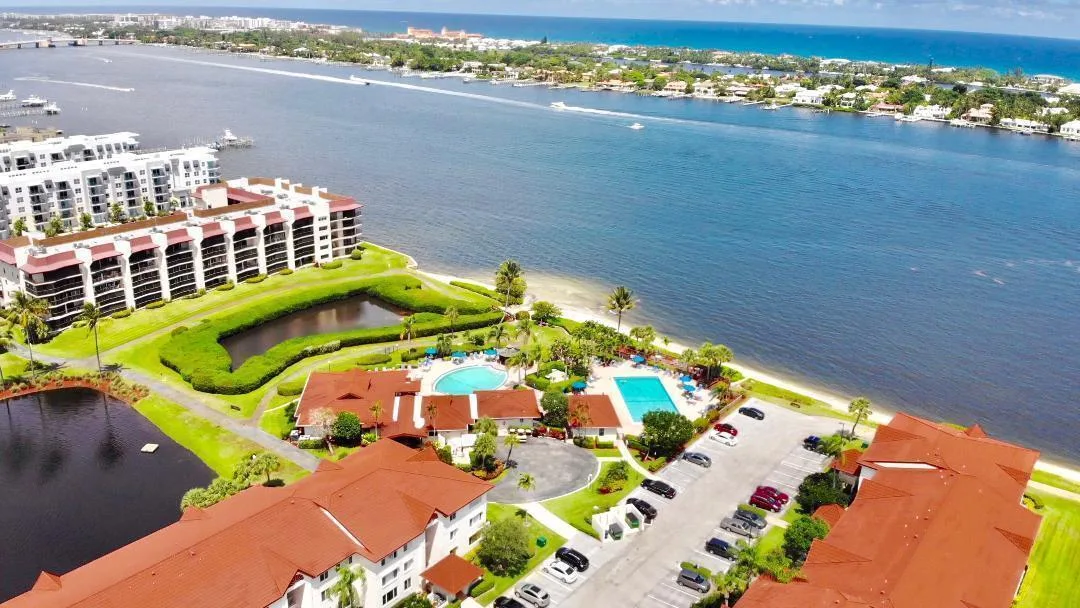 7030 Half Moon Circle # 216, Hypoluxo, FL 33462