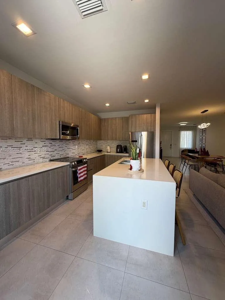 7187 NW 103 PATH # 7187, Miami, FL 33178 photo 7